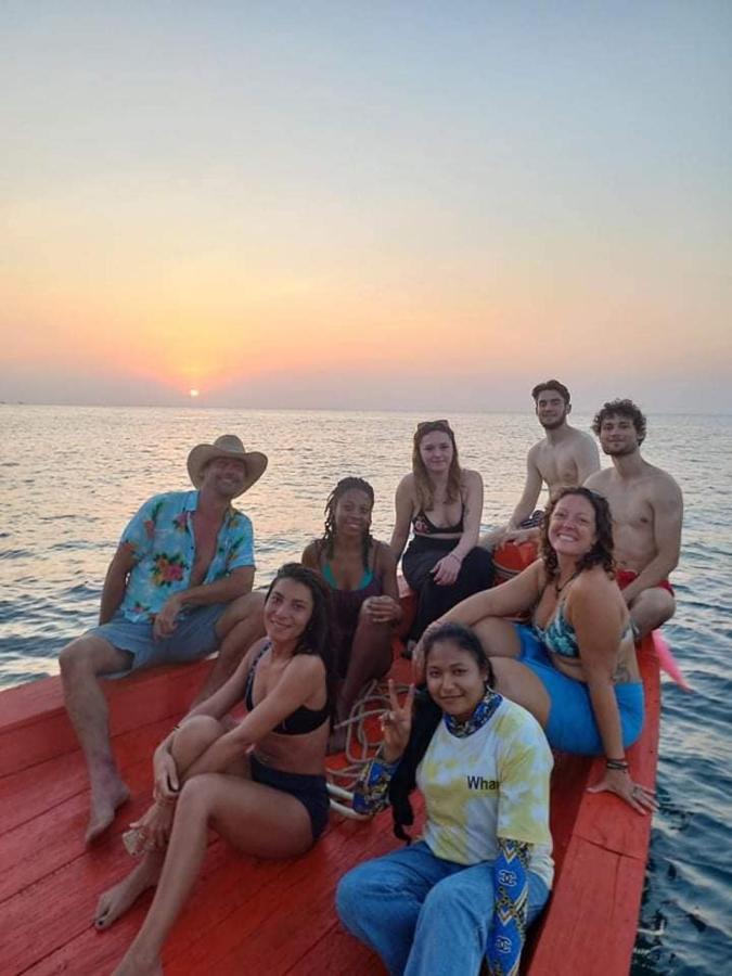 Hostel Lucky Sun Saracen Bay Koh Rong Sanloem Zewnętrze zdjęcie