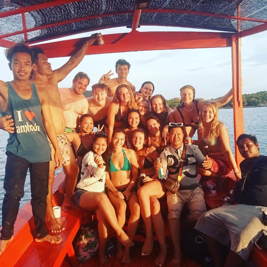 Hostel Lucky Sun Saracen Bay Koh Rong Sanloem Zewnętrze zdjęcie