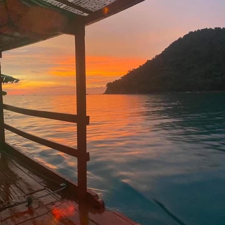 Hostel Lucky Sun Saracen Bay Koh Rong Sanloem Zewnętrze zdjęcie